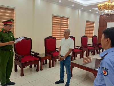 Công an tỉnh Đồng Nai đọc lệnh bắt tạm giam Bùi Vĩnh Tuấn, Giám đốc Công ty cổ phần Kl99ok phiên bản mới xây dựng địa ốc Đại Tuấn Phát ngày 23/4.