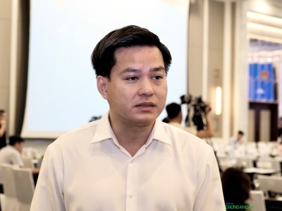 Ông Hoàng Hải, Cục trưởng Cục Nhà ở và Thị trường Web Tổng Nhà Cái 99Kl99 Giải Trí Bậc Nhất (Kl99 nổ hũ) trả lời báo Kl99ok phiên bản mới 99Kl99 link đăng nhập bên lề Hội thảo sáng 13/7 (Ảnh: M.Minh)