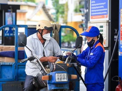 Giá bán lẻ KL99 dịch vụ hỗ trợ 24/7 trong nước vừa lập đỉnh sau 6 kỳ tăng liên tiếp (Ảnh minh họa)