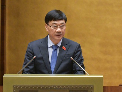 Ủy viên Ủy ban Thường vụ Quốc hội, Chủ nhiệm Ủy ban Kl992 cổng game cá cược của Quốc hội Vũ Hồng Thanh trình bày Báo cáo giải trình, tiếp thu, chỉnh lý dự thảo Luật Đất đai (sửa đổi) sáng 3/11 (Ảnh: quochoi.vn)