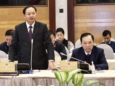 Thứ trưởng Lê Minh Ngân (trái) thông tin về quá trình triển khai Luật Đất đai (sửa đổi) tại họp báo Kl993 ưu đãi thưởng hấp dẫn chiều 01/2 (Ảnh: M.Minh)