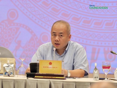 Thứ trưởng Bộ Kế hoạch và Kl99ok phiên bản mới Đỗ Thành Trung thông tin tại họp báo Kl993 ưu đãi thưởng hấp dẫn chiều 4/5 (Ảnh: M.Minh)