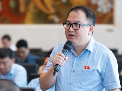 Đại biểu Phạm Trọng Nghĩa – Đoàn ĐBQH tỉnh Lạng Sơn thảo luận về dự án Luật Quy hoạch đô thị và nông thôn sáng 27/8.