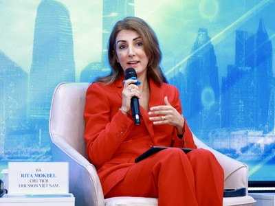 Bà Rita Mokbel, Chủ tịch kiêm Tổng giám đốc Ericsson Việt Nam trình bày tại Hội thảo sáng 30/9. Ảnh: Chí Cường