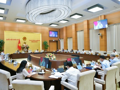 Uỷ ban Thường vụ Quốc hội họp phiên thứ 38 sáng 10/10 để bàn về dự án Luật sửa đổi, bổ sung 4 luật về Kl99ok phiên bản mới.