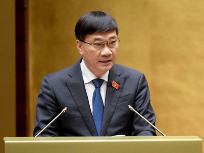 Chủ nhiệm Uỷ ban Kl992 cổng game cá cược Quốc hội Vũ Hồng Thanh trình bày báo cáo thẩm tra dự thảo Nghị quyết sáng 13/11.