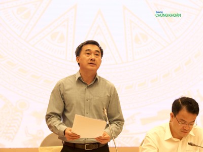 Thứ trưởng Bộ Y tế Trần Văn Thuấn phát biểu tại họp báo Kl993 ưu đãi thưởng hấp dẫn chiều 6/5 (Ảnh: M.M)