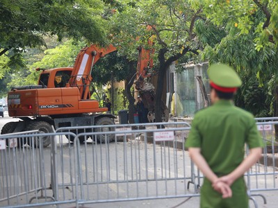 Mặc cưỡng chế, hàng quán vẫn yên tâm Kl992 VIP Trang Chủ 2026 trên đất vàng Phan Kế Bính