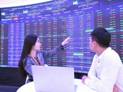 Các yếu tố bên ngoài đang có tác động không nhỏ đến tâm lý nhà Kl99ok phiên bản mới.