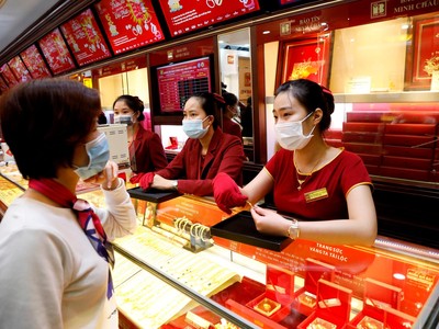 Giá vàng hôm nay ngày 4/5: SJC "bất động" nhìn vàng thế giới vọt tăng