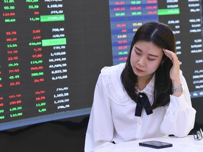 Áp lực bán lan rộng, VHM không “cứu” được thị trường