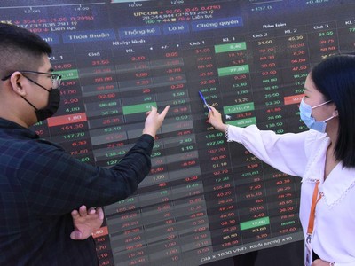 Những ngành hút tiền trong nửa cuối năm