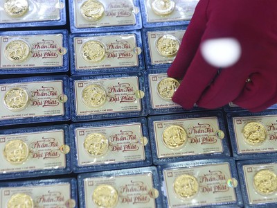 Giá vàng hôm nay ngày 14/4: Vàng SJC vẫn "đủng đỉnh" nhìn vàng thế giới tăng vọt