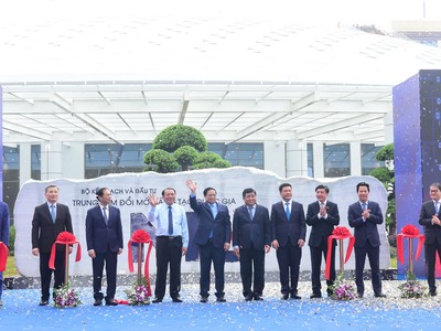 Thủ tướng cắt băng khánh thành Trung tâm Đổi mới Sáng tạo Quốc gia tại Hòa Lạc