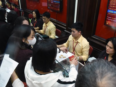Giá vàng hôm nay ngày 19/1: Vàng tăng vọt, lần đầu tiên chạm mốc 165 triệu đồng/lượng