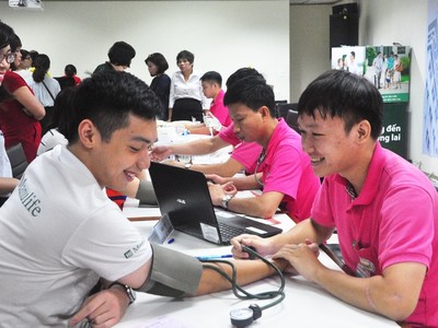 Manulife Việt Nam tiếp tục chương trình hiến máu tình nguyện tại Hà Nội và TP HCM