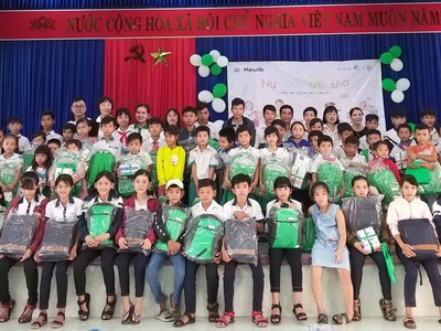  Nhân viên Manulife hỗ trợ trẻ em có hoàn cảnh khó khăn