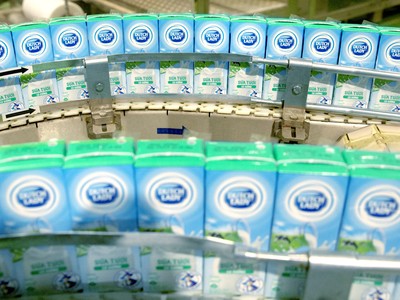 Sữa tươi Cô gái Hà Lan giảm giá và miễn phí giao hàng 