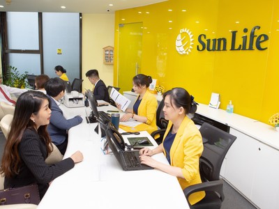 Sun Life Việt Nam chi trả gần 500 triệu đồng cho khách hàng tại Quảng Trị