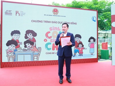 Ông Trần Văn Vàng, Phó tổng giám đốc Generali Việt Nam chia sẻ về những mục tiêu và kết quả tích cực của chương trình “Sinh Con, Sinh Cha” và sứ mệnh trở thành “Người bạn Trọn đời” của hàng triệu gia đình Việt của Generali. 