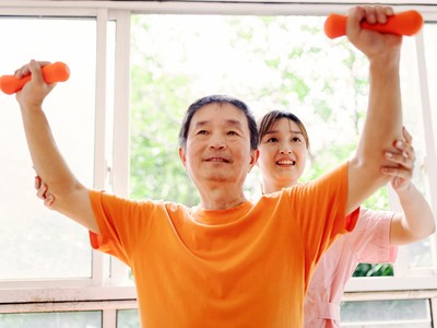 “FWD Care - Chăm sóc phục hồi” đồng hành cùng khách hàng và gia đình trong quá trình điều trị phục hồi.