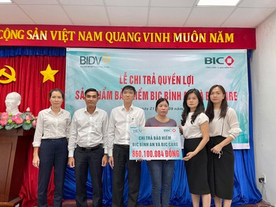 BIC chi trả hơn 860 triệu đồng quyền lợi Kl99kl phiên bản hoạt động cho cán bộ BIDV Tây Đô