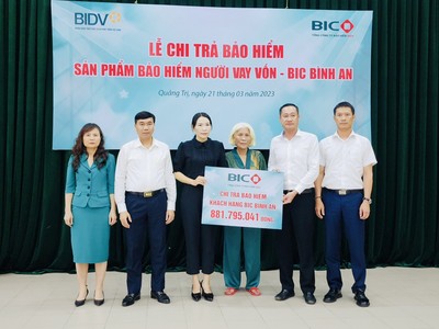 BIC trao gần 900 triệu đồng quyền lợi Kl99kl phiên bản hoạt động cho khách hàng vay vốn tại Quảng Trị