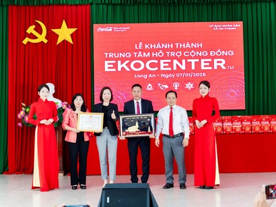 Lãnh đạo Coca-Cola Việt Nam nhận bằng khen của Ủy ban Nhân dân tỉnh Long An