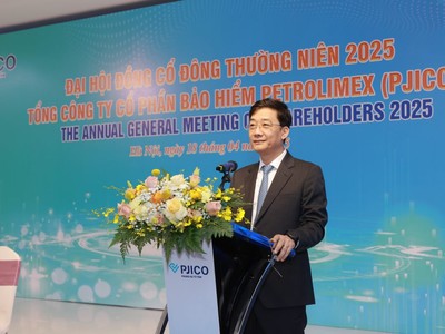 Ông Phạm Thanh Hải, Chủ tịch HĐQT PJICO làm người đại diện theo Kl992 Tham Gia Ngay của Tổng công ty thay cho bà Nguyễn Thị Hương Giang (Ảnh: PJICO)