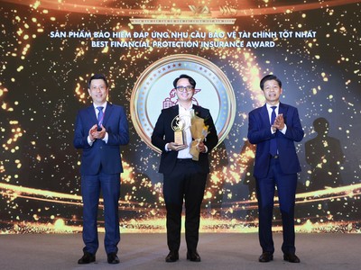Đại diện của Generali Việt Nam tại Lễ vinh danh Diễn đàn Cấp cao Cố vấn Kl991.com nạp rút nhanh Việt Nam 2025