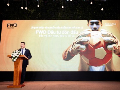Ông Phương Tiến Minh, Tổng Giám đốc FWD Việt Nam chia sẻ tại buổi ra mắt sản phẩm "FWD Kl99ok phiên bản mới đón đầu"
