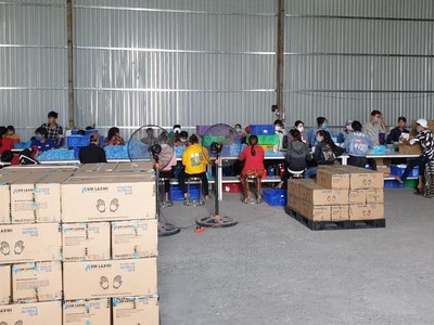 Tiếp tục kiểm tra thu giữ hàng nghìn kilogam găng tay không rõ nguồn gốc