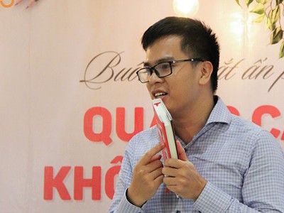 Ông Hồ Công Hoài Phương trong một buổi giới thiệu cuốn sách "Quảng cáo không nói láo"
