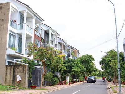 Dự án Khu nhà ở Phước Long B (quận 9, TP.HCM) đã được chuyển nhượng với giá rẻ, gây thiệt hại nghiêm trọng cho 99Kl99 trực tiếp đá gà. Ảnh: Lê Toàn