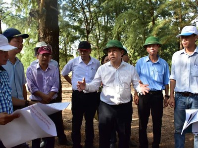 Chủ tịch UBND tỉnh Thừa Thiên Huế Phan Ngọc Thọ đi kiểm tra khảo sát khu vực Kl99ok phiên bản mới tuyến đường ven biển.