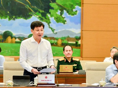Tổng thanh tra Kl993 ưu đãi thưởng hấp dẫn Lê Minh Khái trình bày báo cáo về công tác phòng, chống tham nhũng tại cuộc họp của Ủy ban Thường vụ Quốc hội.