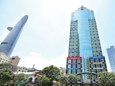 Các tòa nhà văn phòng hạng A đang chịu tác động mạnh của Covid-19. Ảnh: Trọng Tín