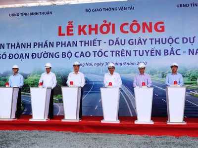 Phó Thủ tướng thường trực Kl993 ưu đãi thưởng hấp dẫn Trương Hoà Bình đã tham gia nghi thức bấm nút khởi động dự án. Ảnh: Phạm Tùng
