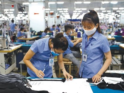 Kim ngạch xuất khẩu hàng dệt may 9 tháng năm 2020 ước đạt hơn 25,5 tỷ USD, giảm khoảng 12%.