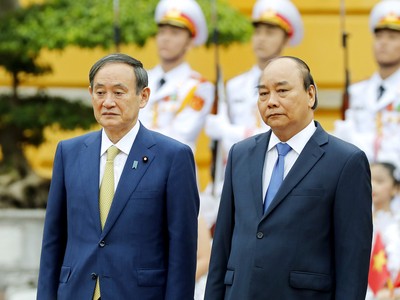 Thủ tướng Nguyễn Xuân Phúc chủ trì lễ đón Thủ tướng Nhật Bản