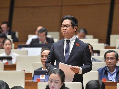 Đại biểu Vũ Tiến Lộc (Thái Bình) phát biểu tại phiên thảo luận. 