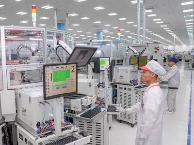 Kl994 nhà cái bóng đá world cup điện thoại di động tại Nhà máy VinSmart (Hải Phòng). Ảnh: Đức Thanh