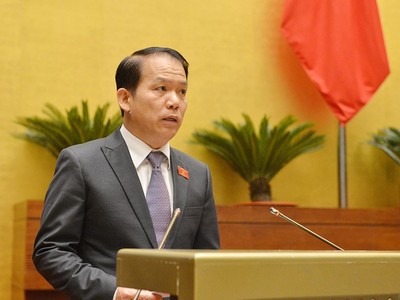 Chủ nhiệm Uỷ ban Kl992 Tham Gia Ngay Hoàng Thanh Tùng trình bày báo cáo tiếp thu, giải trình. 