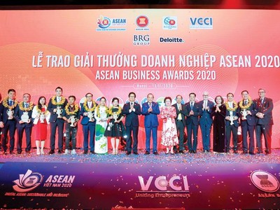 Phó thủ tướng Trương Hòa Bình và các Kl991.com World Cup 2026 Chính Thức đoạt Giải Kl991.com World Cup 2026 Chính Thức ASEAN năm 2020. Ảnh: Chí Cường
