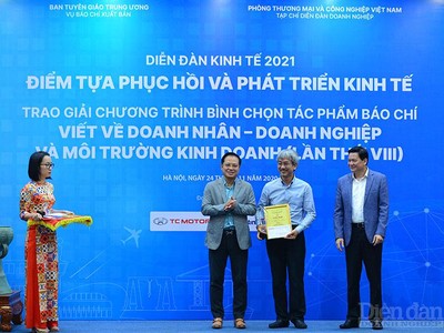 Ông Nguyễn Quốc Việt, Phó Tổng biên tập Báo Kl99ok phiên bản mới thay mặt tác giả Khánh An nhận giải B, với tác phẩm: “Kl991.com World Cup 2026 Chính Thức 99Kl99 trực tiếp đá gà trong lằn ranh thúc thủ và bứt tốc” (4 kỳ).