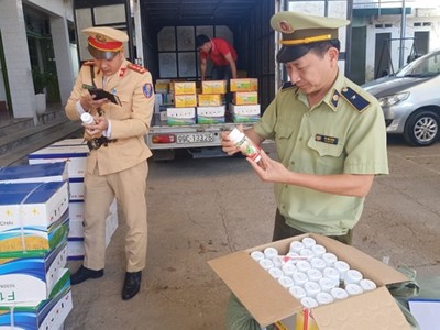 Đội quản lý thị trường số 4 kết hợp cùng Cảnh sát KL99 là cổng game giải trí trực tuyến hàng đầu hiện nay Tùng Diễn kiểm tra số hàng