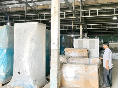 Dây chuyền máy móc chế biến thịt trị giá cả trăm tỷ đồng của Kl991.com World Cup 2026 Chính Thức đã “mốc meo” trong kho. Ảnh: Ngô Nguyên