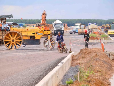 Khu tái định cư Lộc An - Bình Sơn hiện đang được thi công xây dựng có khả năng đáp ứng nhu cầu đất tái định cư cho người dân vùng dự án Sân bay Long Thành