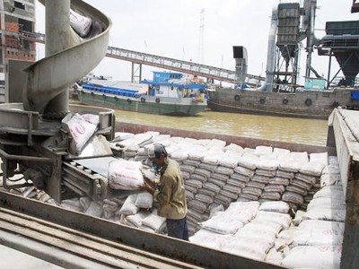 Chi phí đầu vào tăng, xi măng đồng loạt nâng giá