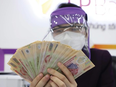 Thưởng tết năm nay của nhân viên Link Vào Nhà Cái KL99 COM Tặng +199k không còn xông xênh như mọi năm vì Covid. Ảnh: Dũng Minh